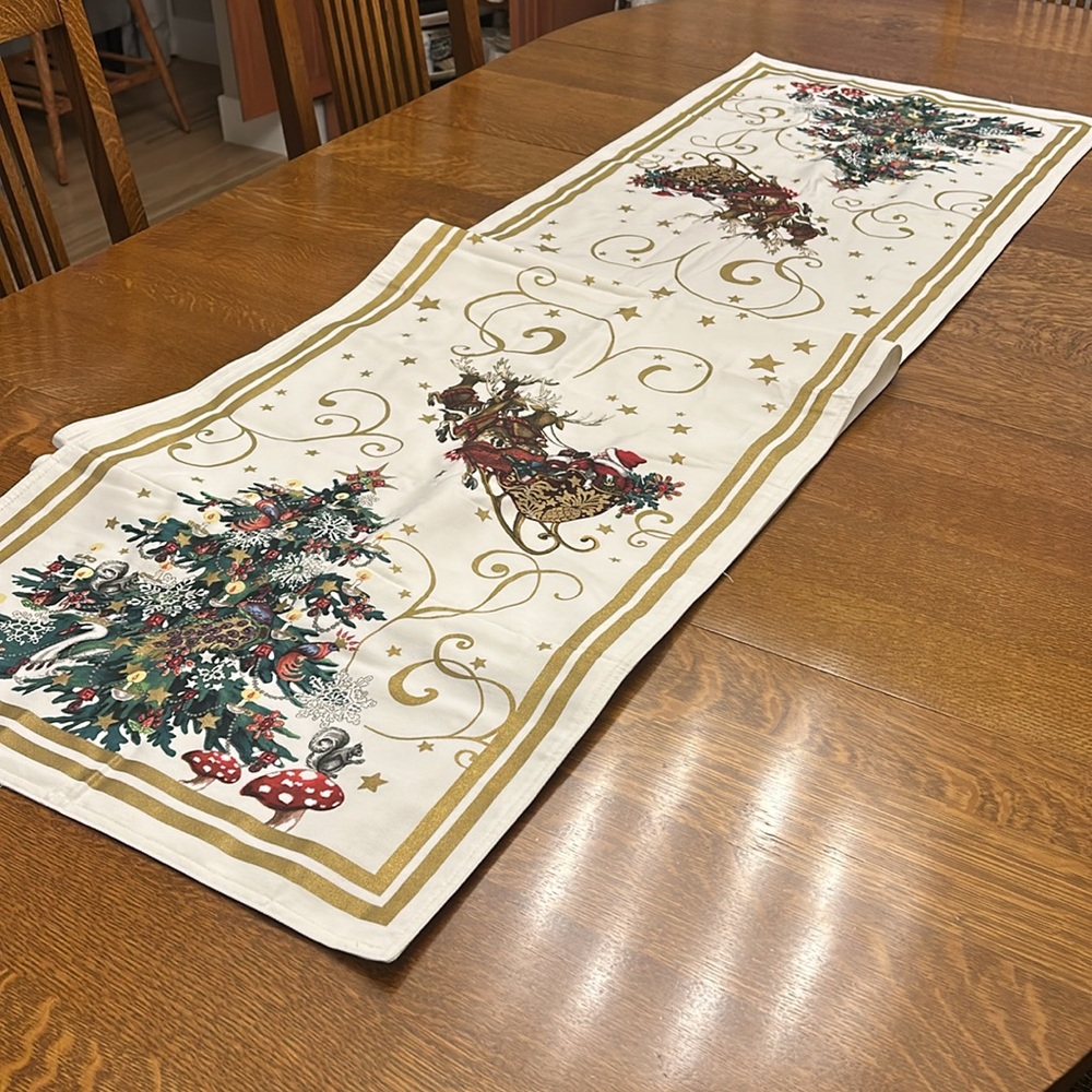 Williams Sonoma “Twas the Night Before Christmas” Table Runner, 20 x 108 in. NEW
